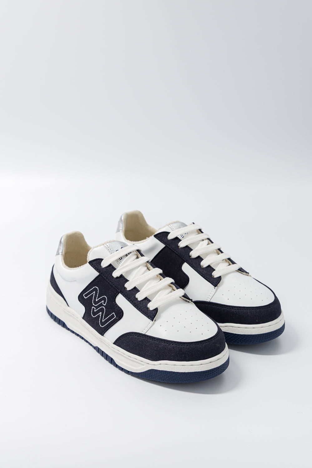 Baskets vegan unisexes Dream Big Silver Navy – vue de côté